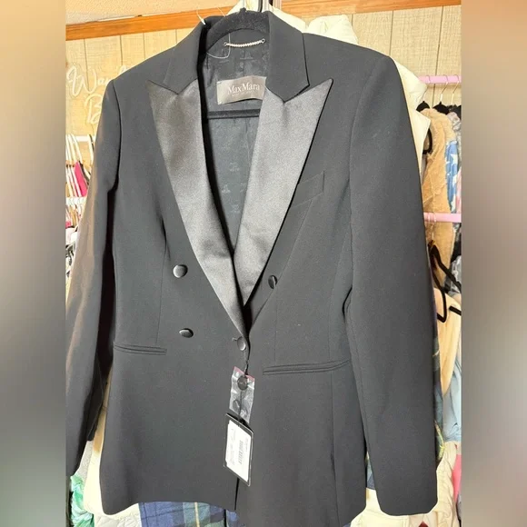 MaxMara Elegant Black Double-Breasted Blazer - Picture 3 of 11